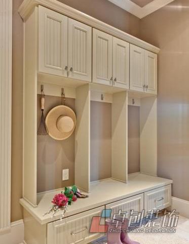 玄關(guān)衣帽間設(shè)計方案
