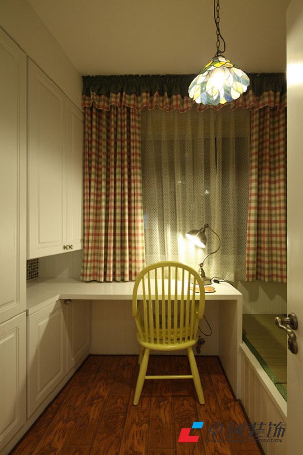 書房裝修設(shè)計效果圖